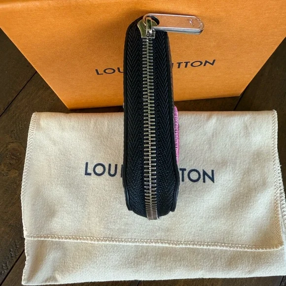 LV Black Heart Embroidered Compact Zippy Wallet - Picture 5 of 8